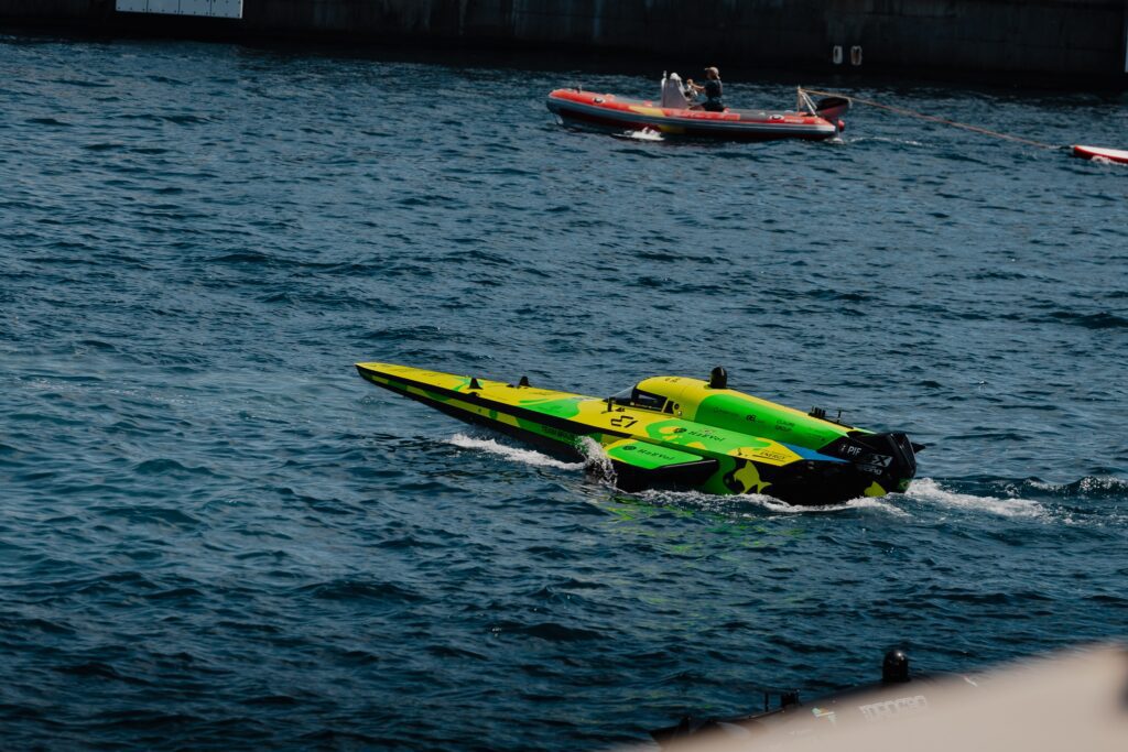 كورتوا ينضم لبطولة الزوارق السريعة المدعومة من السعودية