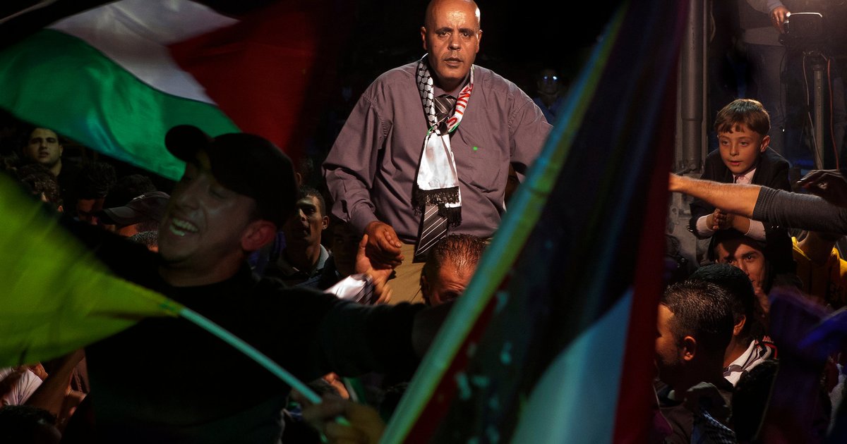 تجربة الأسرى الفلسطينيين: من إنسان إلى رقم