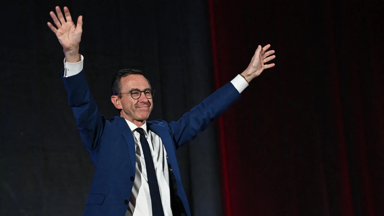 تصريحات رئيس حزب الجمهوريين الفرنسيين حول مرشح اليمين