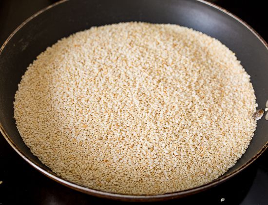 طريقة عمل الطحينة من السمسم في المنزل