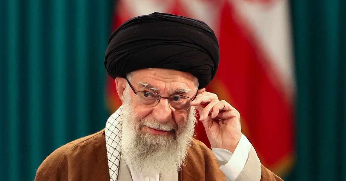 تدهور صحة مجتبى خامنئي وتأثيره على القيادة الإيرانية