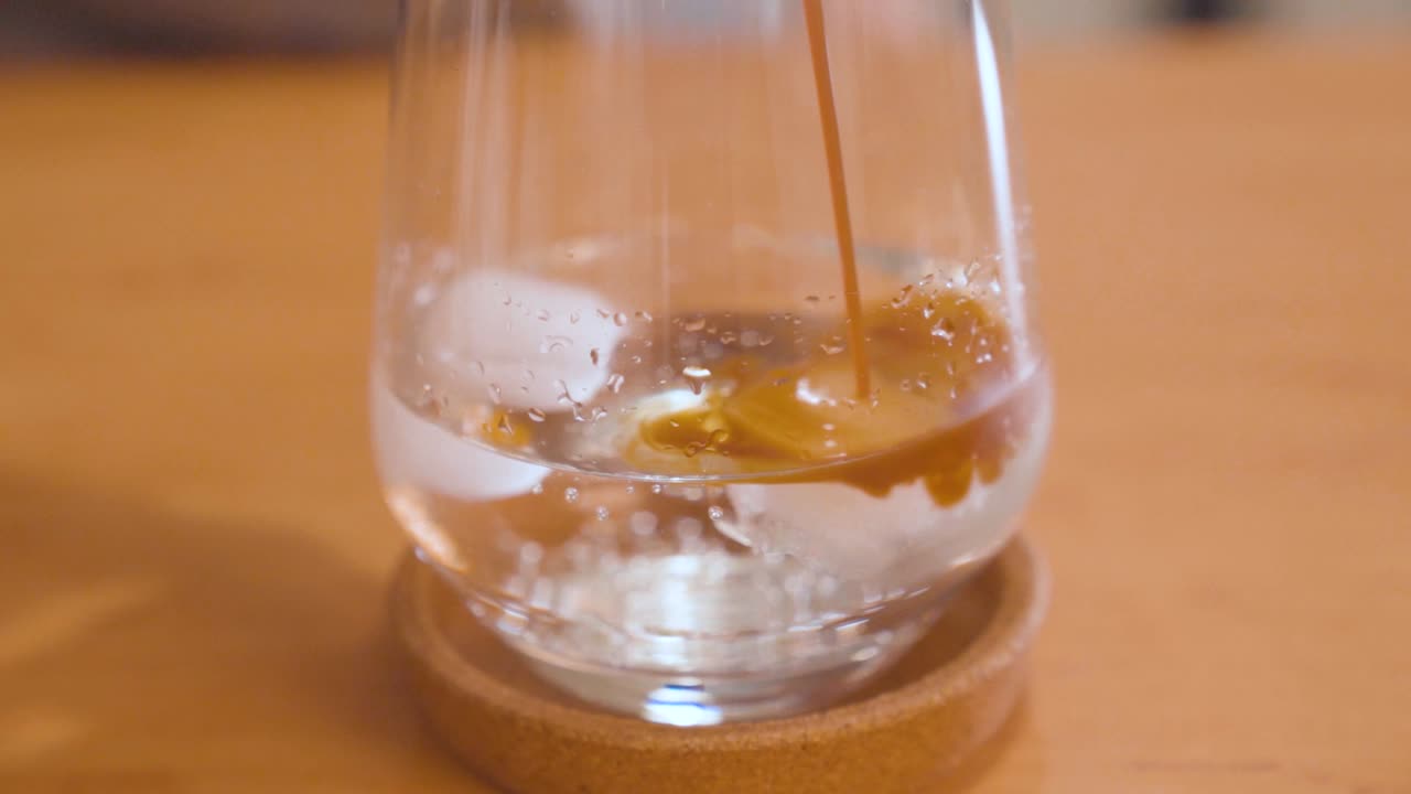 كيفية تحضير الآيس كوفي في المنزل خلال 5 دقائق