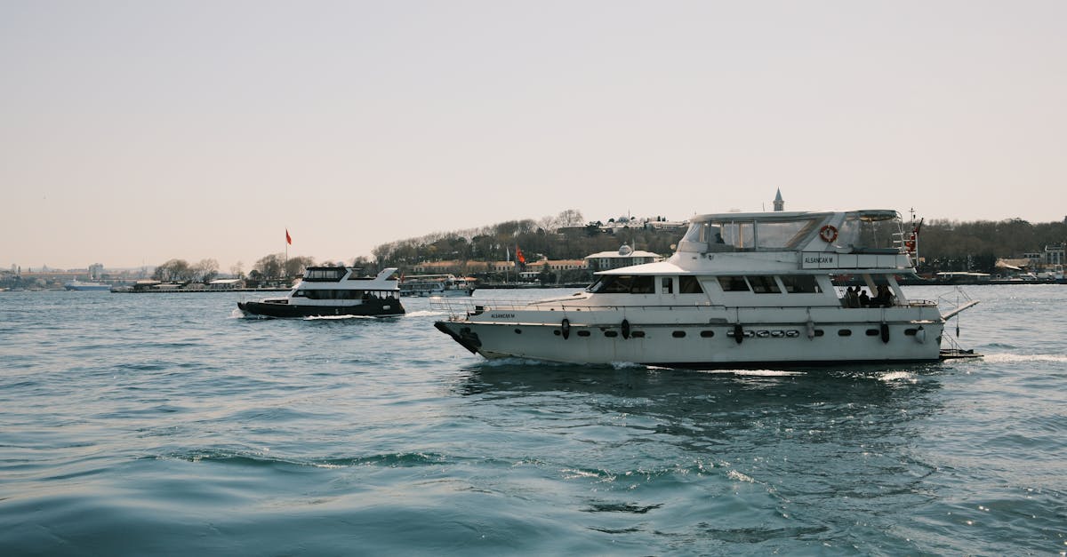 إيران تفرض شروطًا لفتح مضيق هرمز وتهدد المخالفين