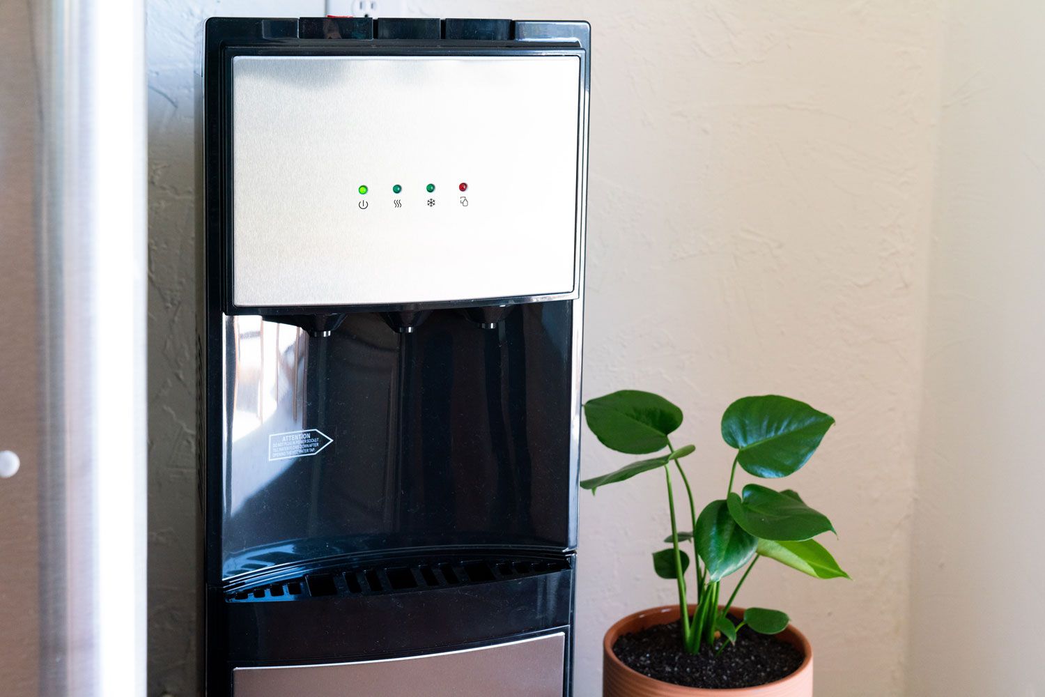 Clean Water Dispensers with Vinegar Solution