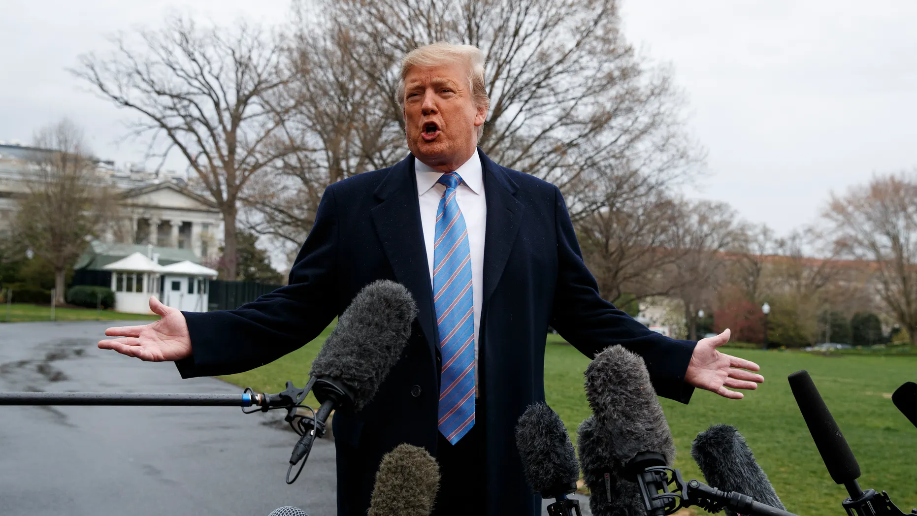 إجلاء ترامب من حفل العشاء بسبب حادث أمني