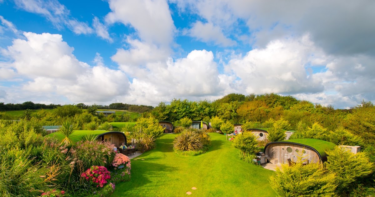 فنادق فريدة في الإمارات: تجربة سياحية لا تُنسى