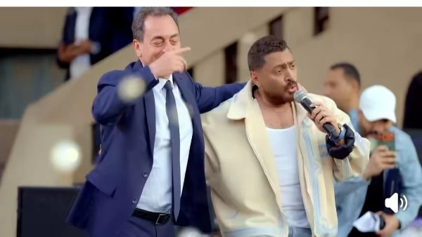 Tamer Hosni et l'ambassadeur français dansent la debka