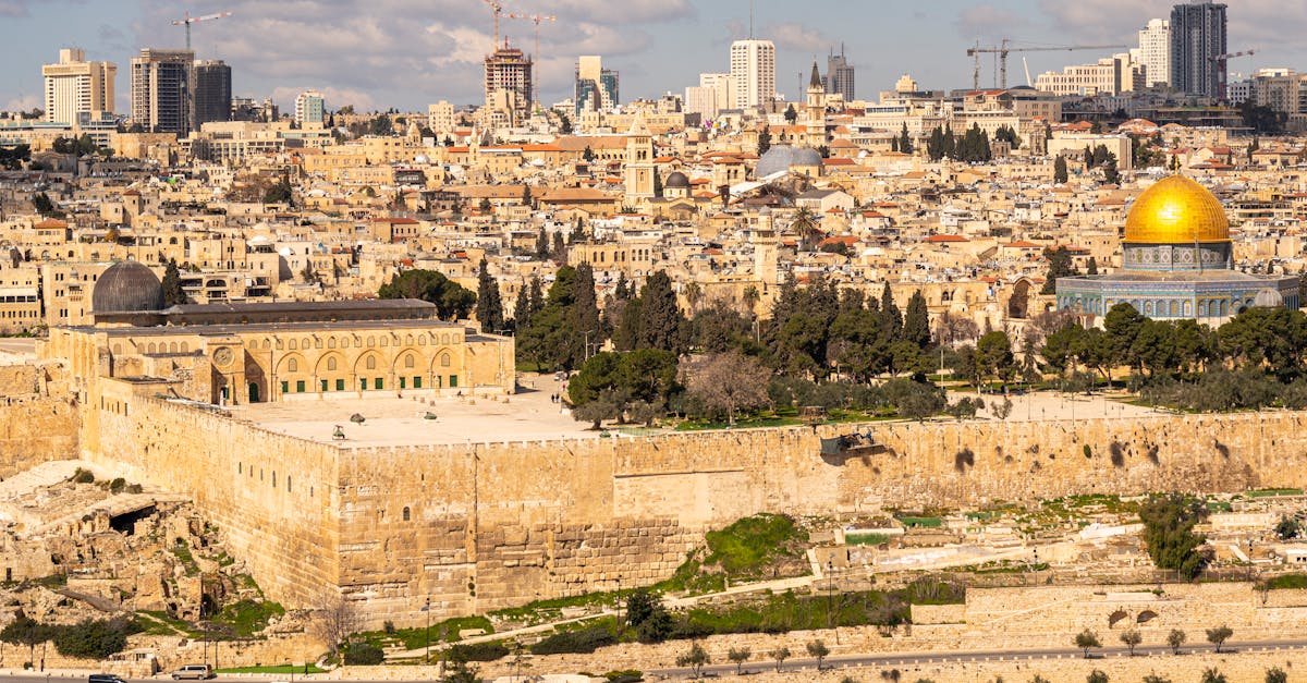 لبيد يحذر من كارثة سياسية نتيجة وقف إطلاق النار مع إيران