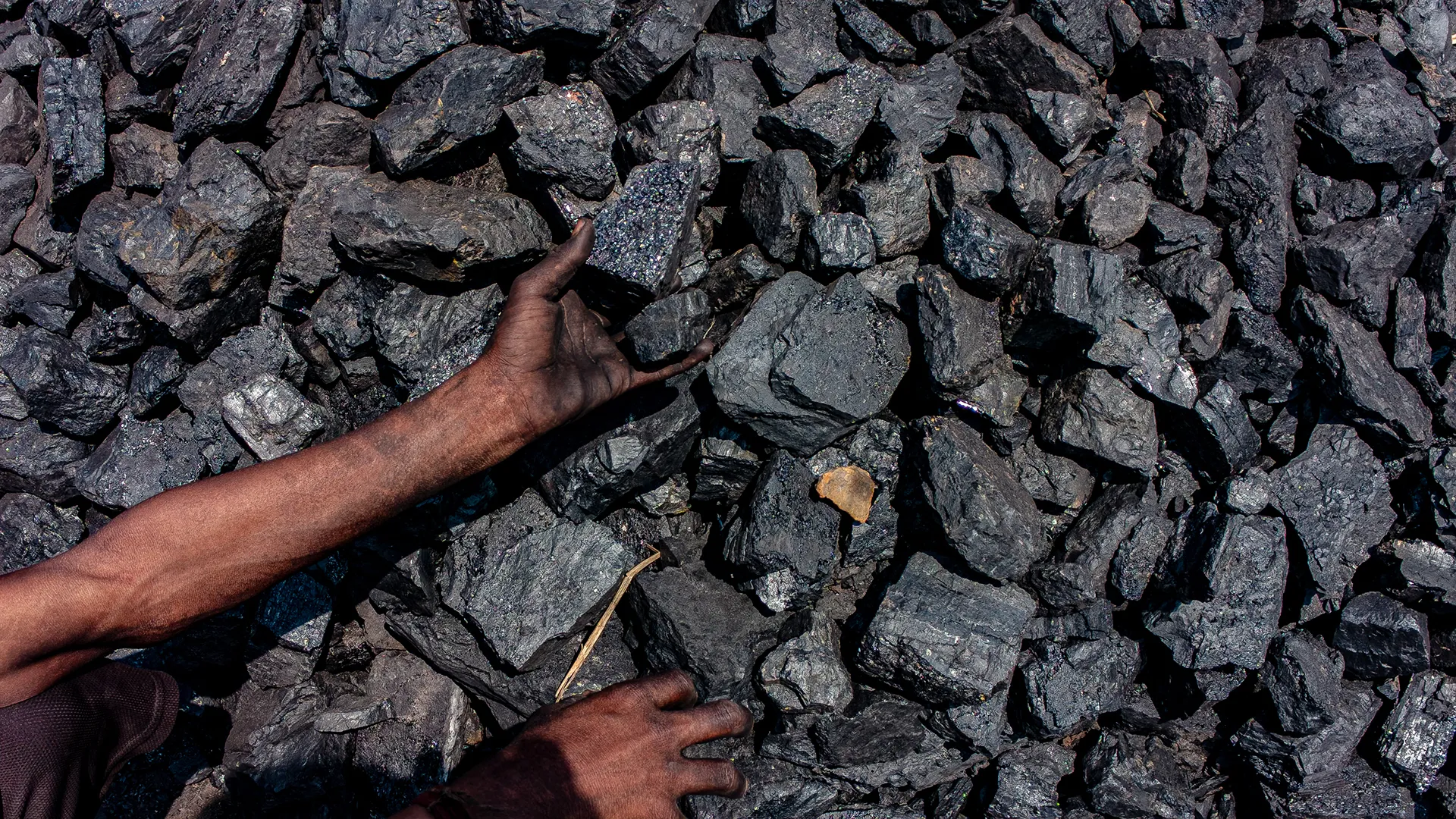 الفحم الحجري كحل طاقة اضطراري في العالم