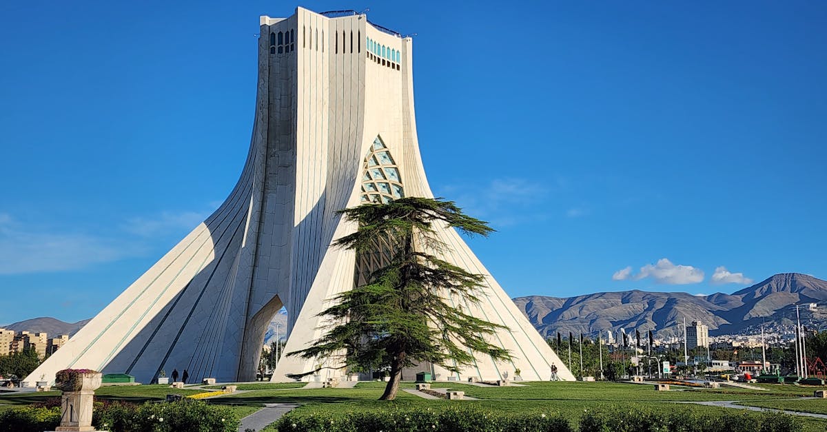 الإمارات تتابع وقف إطلاق النار بين أمريكا وإيران