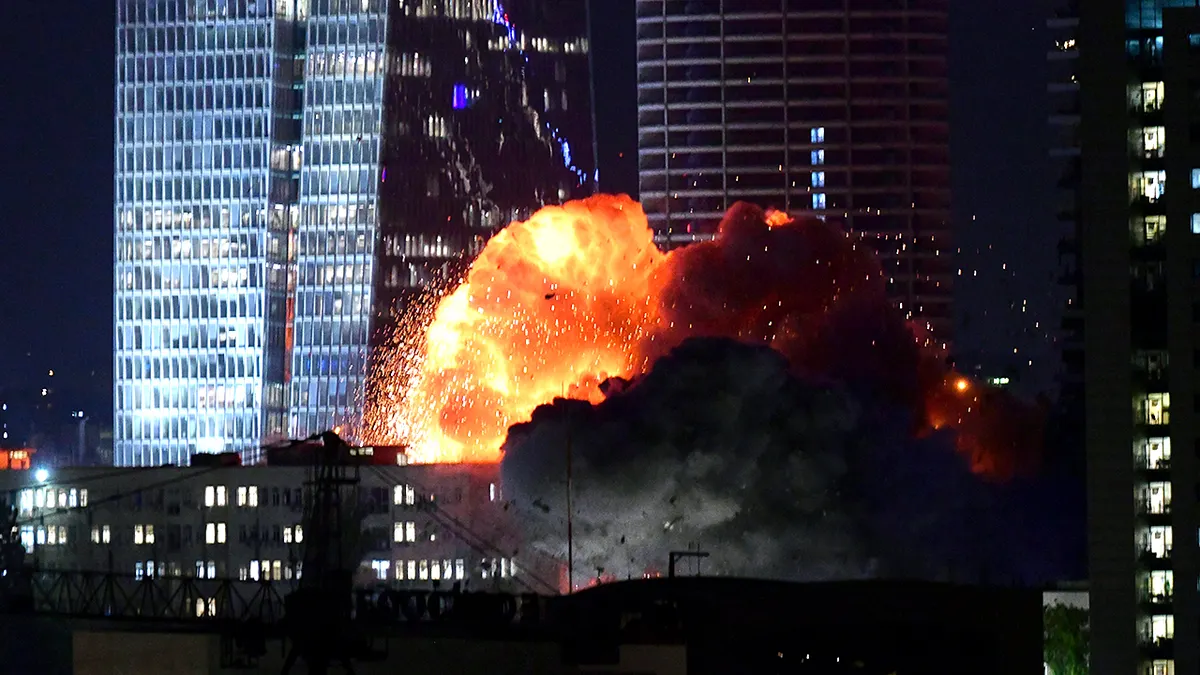 Iranian missile strike hits central Israel: one dead, three injured