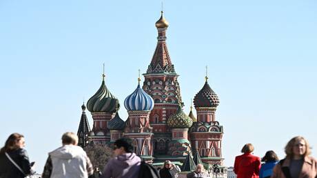 روسيا توسع نظام الإعفاء من التأشيرات لتعزيز السياحة