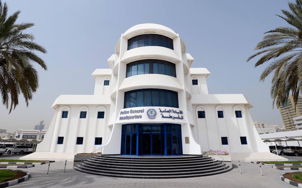 شرطة الشارقة تعزز السلامة في أماكن العمل