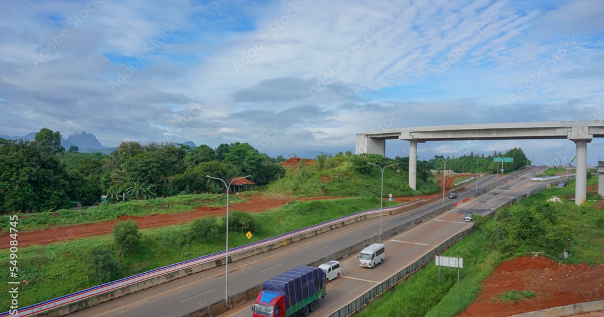 إصلاح الطرق في إندونيسيا لضمان سلامة السائقين