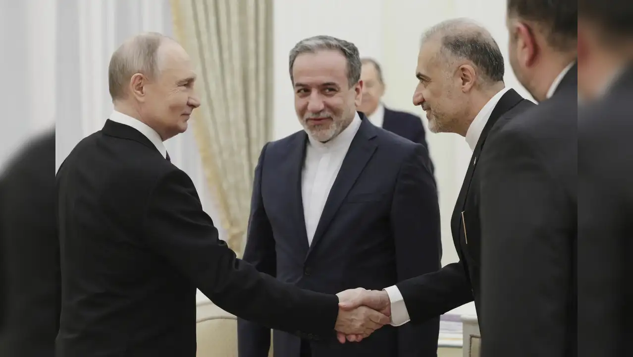 عراقجي يلتقي بوتين لتعزيز العلاقات الإيرانية الروسية