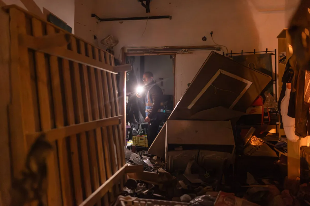 Explosions in Jerusalem Kill One in Tel Aviv After Iranian Missiles