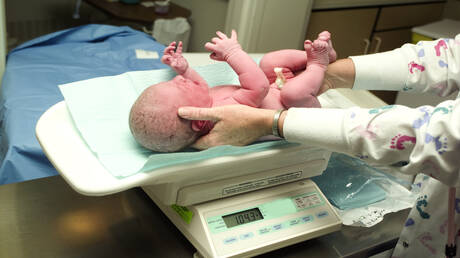 وزن الطفل عند الولادة وتأثيره على الصحة في الشباب