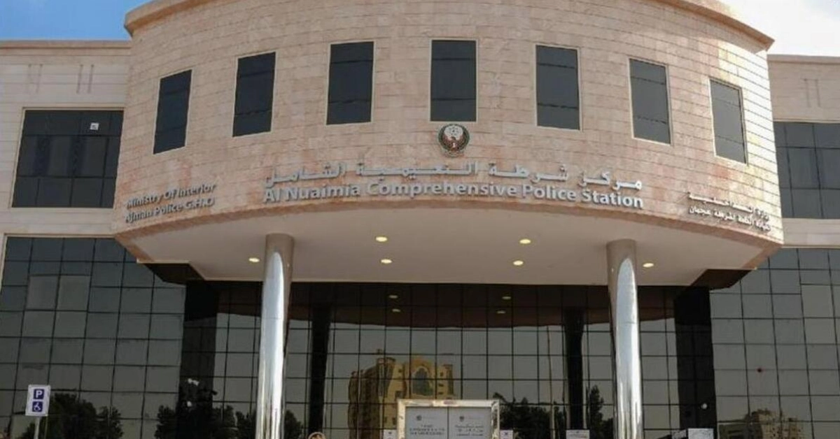 Polizei von Ajman liefert Lebensmittel während Regenfälle