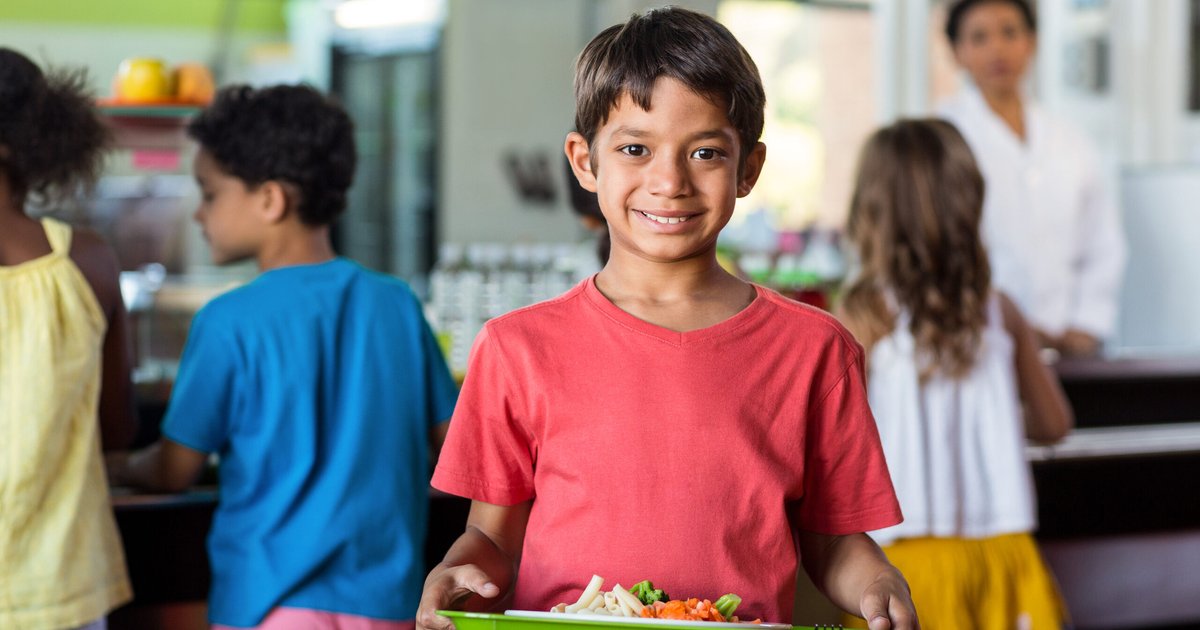 برنامج الوجبات الغذائية المجانية للطلاب في إندونيسيا