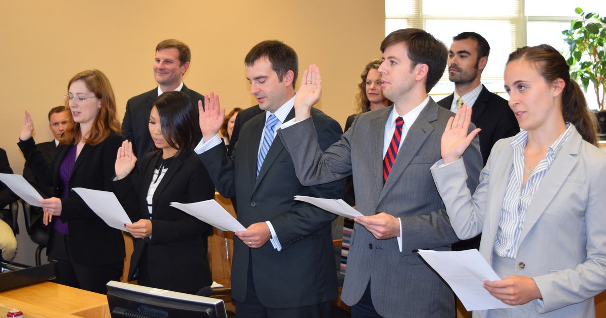 أعضاء النيابة العامة الجدد يؤدون اليمين القانونية