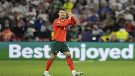 رونالدو يسخر من شائعات اللياقة البدنية قبل كأس العالم