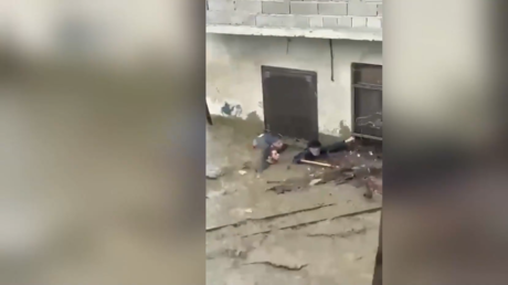 ابنان ينقذان والدهما من الفيضانات في داغستان