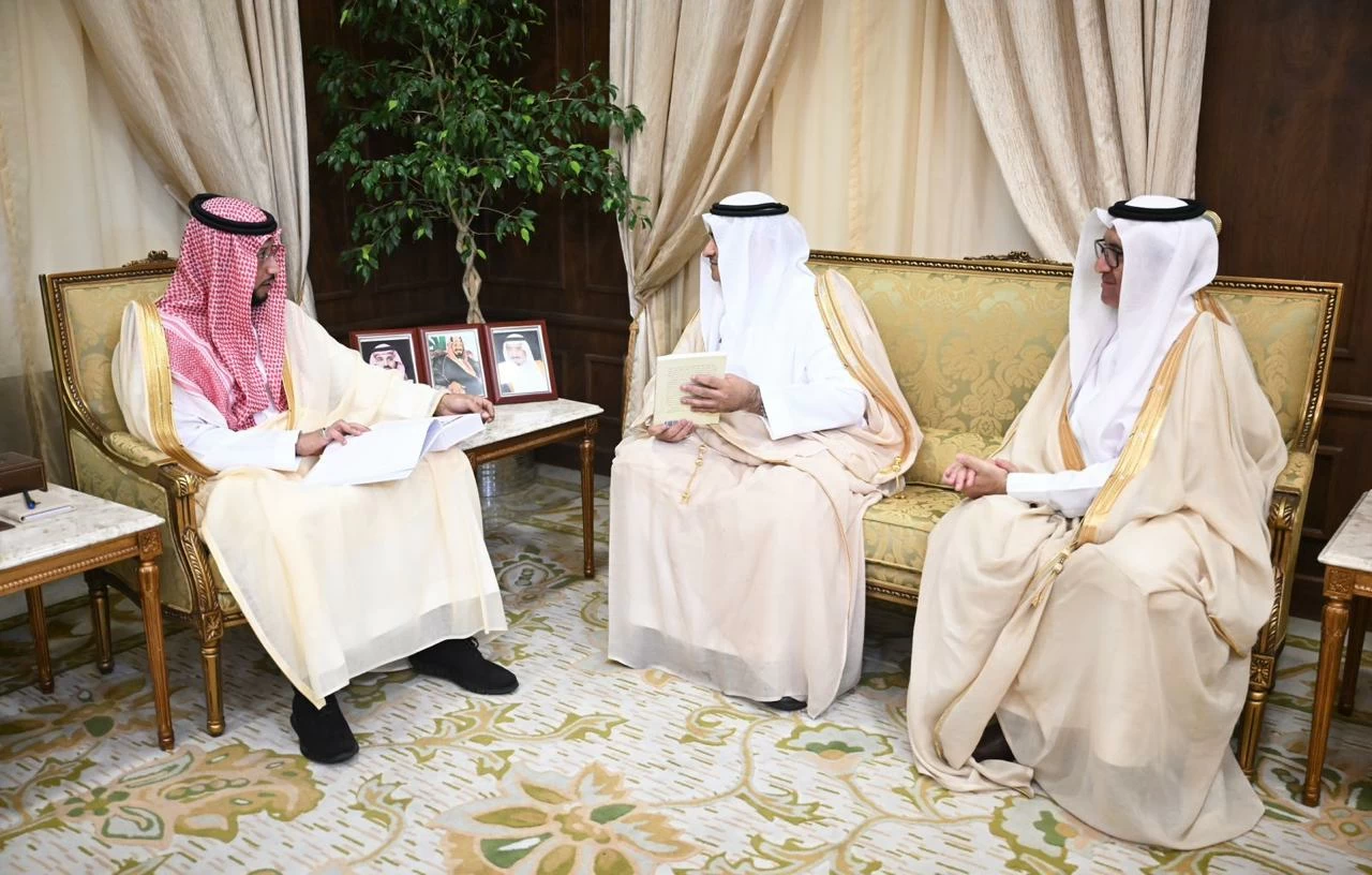 نائب أمير عسير يستعرض إنجازات جمعية أدبي أبها