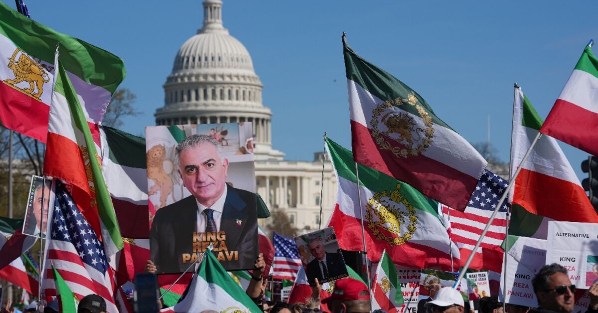 Iranian Gathering in Washington Supports War and Pahlavi's Return