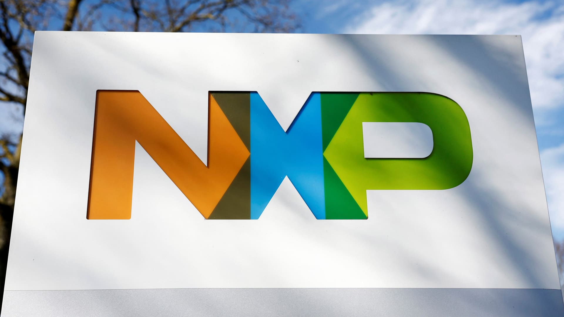 NXP Semiconductors تسجل ارتفاعًا تاريخيًا في الأسهم