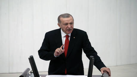 Erdogan betont, dass die Menschheit den Preis für Kriege zahlt