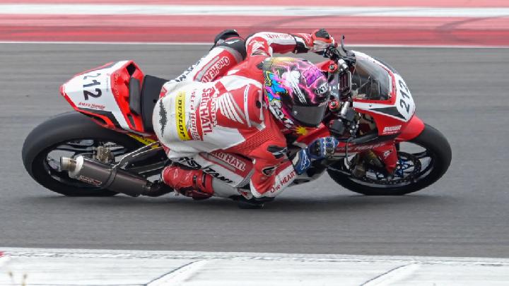 راماديبا يستفيد من زملائه في سباق الدراجات