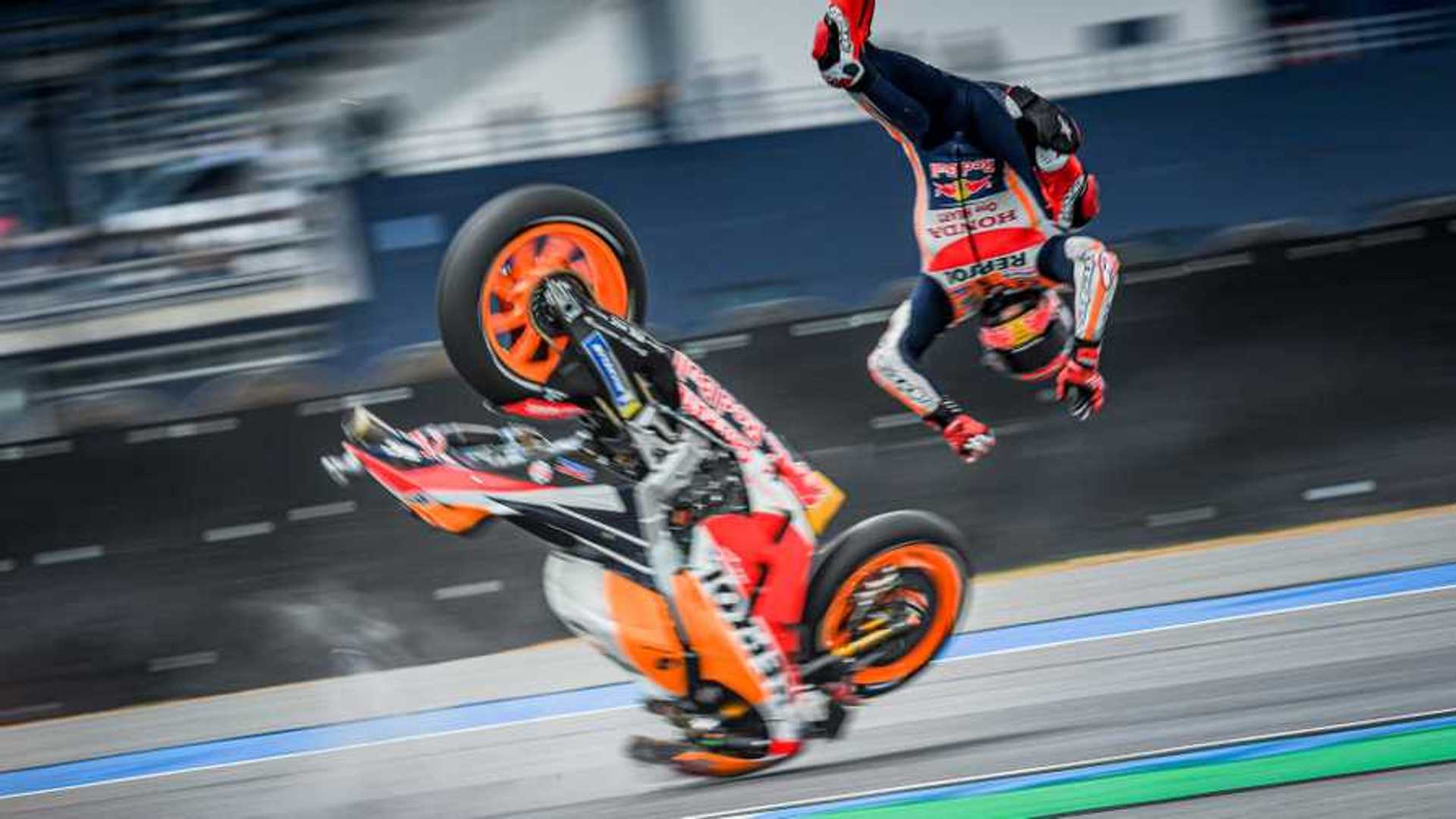 مارك ماركيز يؤكد سلامته بعد سقوطه في سباق MotoGP