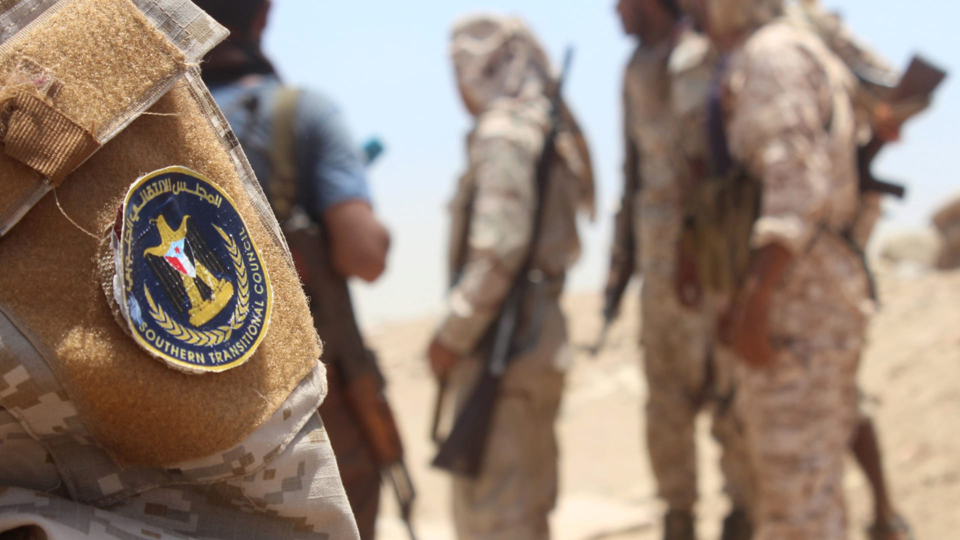 اقتحام مقر الانتقالي في سيئون وتحذيرات من تصعيد شعبي