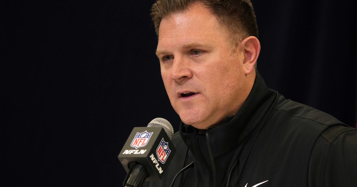 لماذا لم يختار باكرز لاعب استقبال في مسودة 2026؟