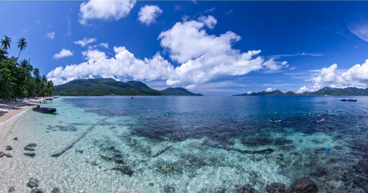 بناء مدرسة جديدة في ناتونا الإندونيسية