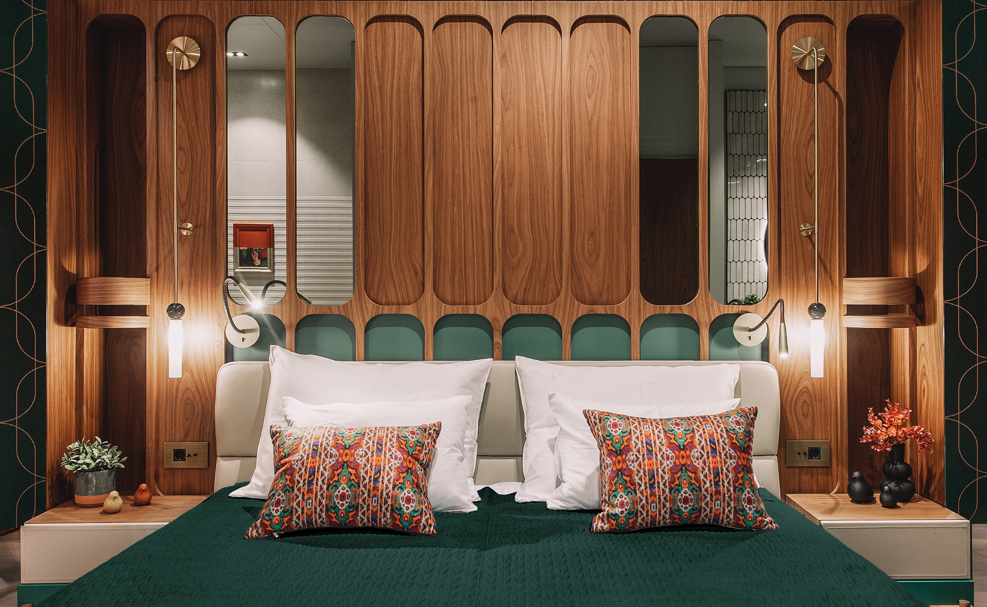 حرفي بريطاني يتألق في صالون دي موبيل