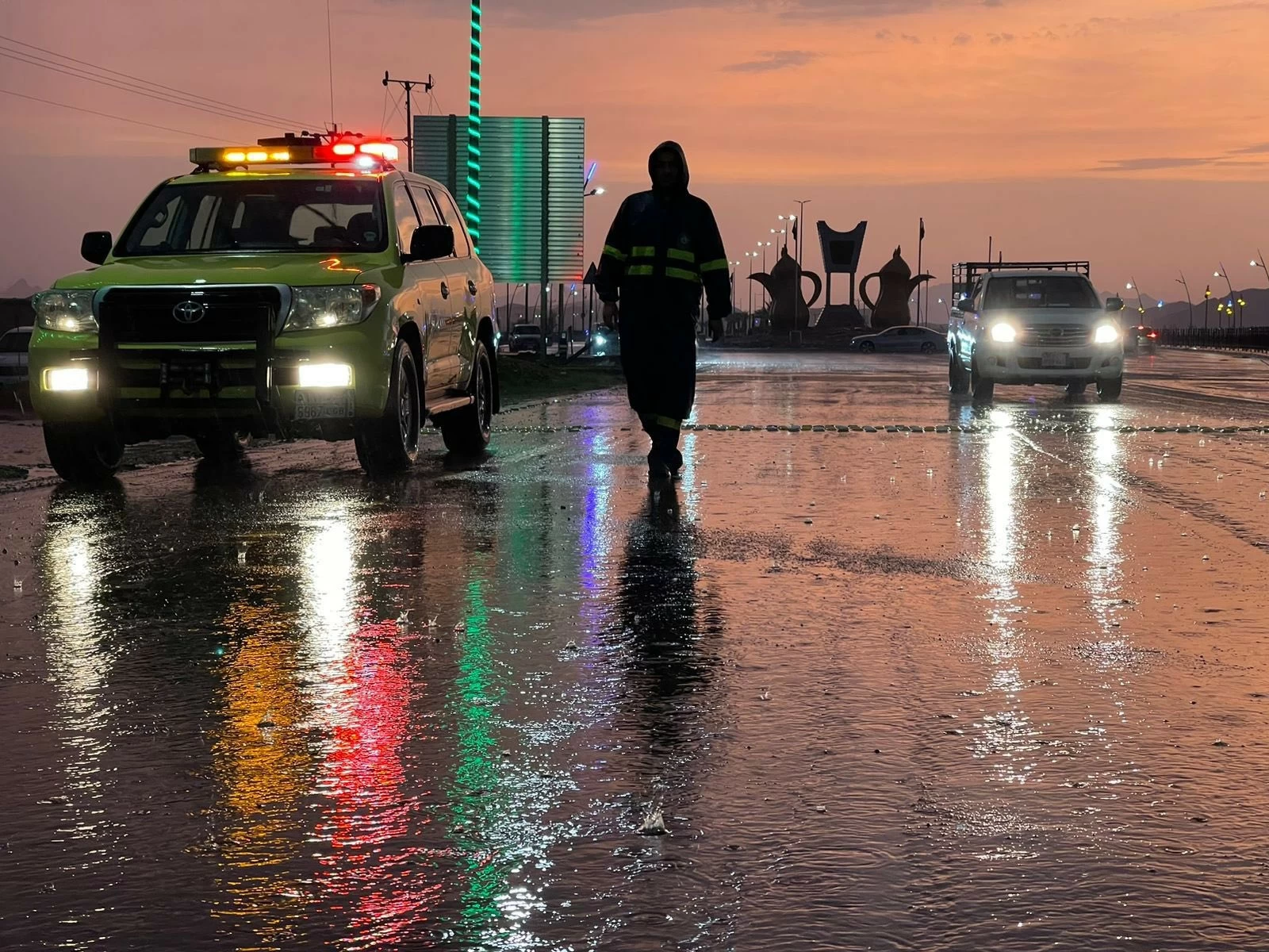 تحذيرات الدفاع المدني من السيول والأمطار