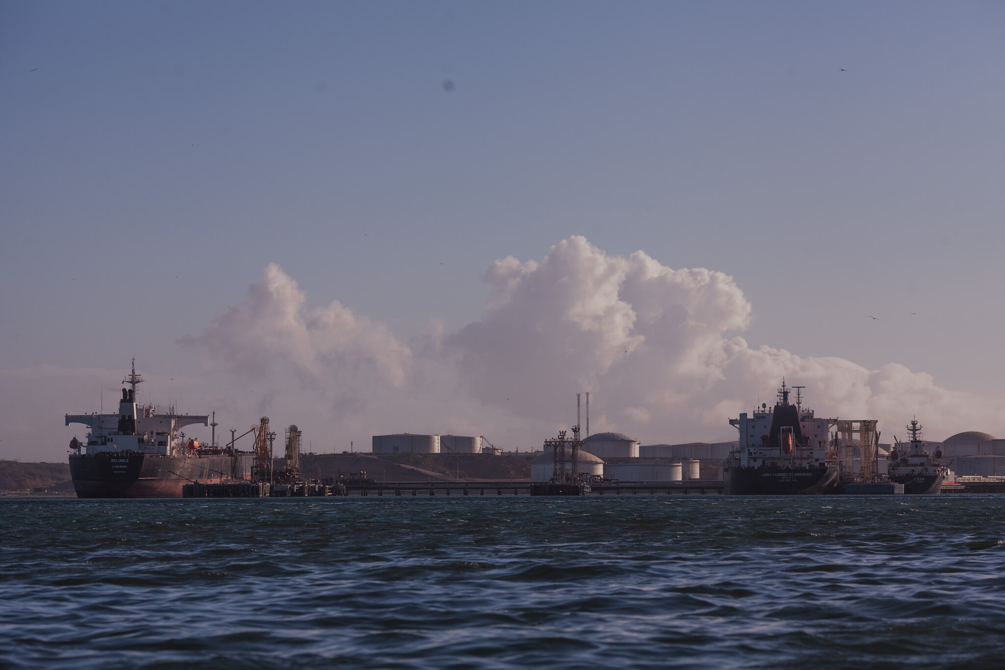 استئناف نشاط منصات النفط في فنزويلا