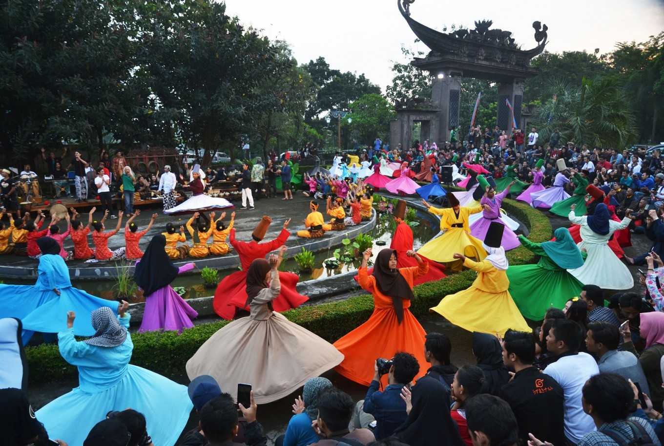 احتفالية يوم الرقص العالمي في سولو الإندونيسية