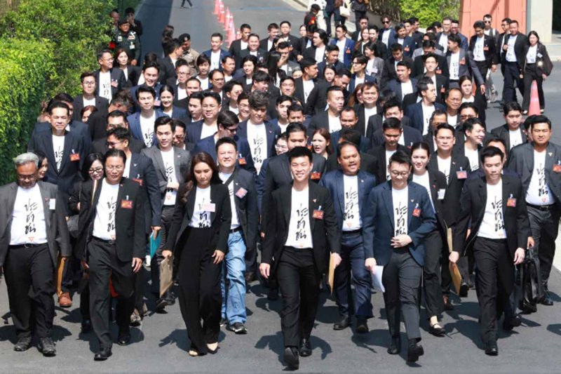 Kommission zur Korruptionsbekämpfung in Thailand zu ehemaligen Abgeordneten