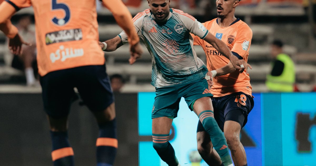 الأهلي يتعادل مع الفيحاء في دوري روشن السعودي