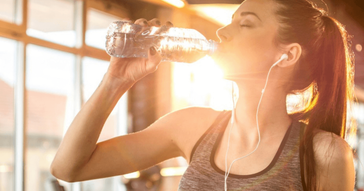 Eau chaude le matin : aide-t-elle à perdre du poids ?