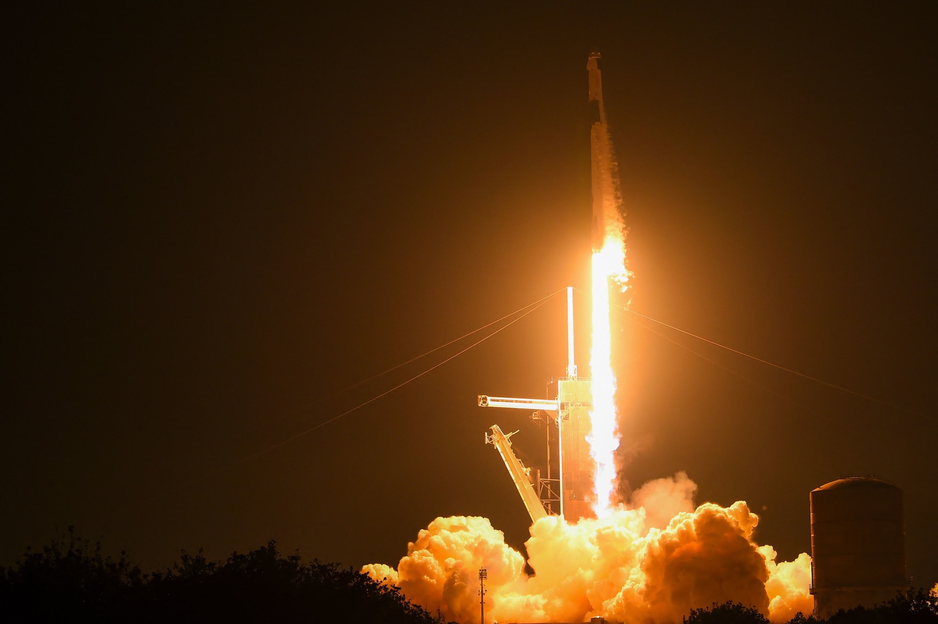 Véhicule de transport russe s'amarrage à la station spatiale