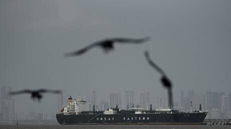 إيران تؤكد حقها في تصدير النفط عبر مضيق هرمز