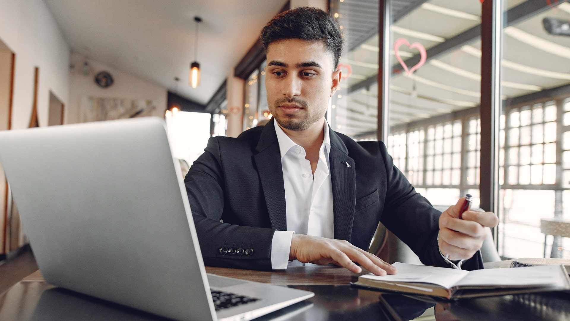 اتفاقيات جديدة بين الإمارات والمملكة المتحدة وإسبانيا