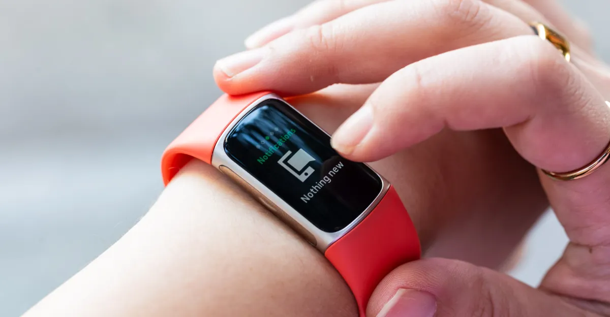 تخفيضات Fitbit: Charge 6 وAce LTE بأسعار مغرية