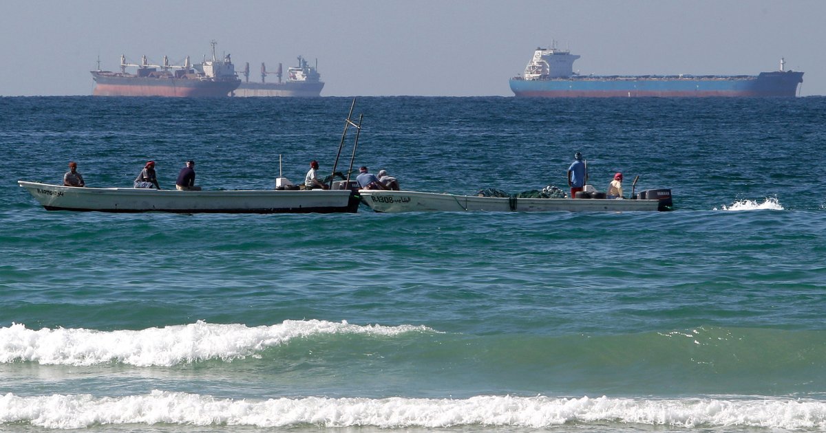 العراق يفتح باب تصدير النفط عبر مضيق هرمز