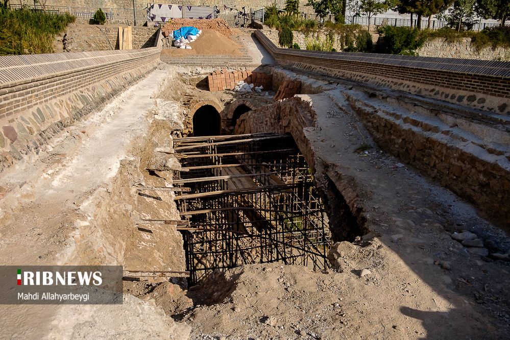 USA und Israel greifen strategische Brücke in Iran an