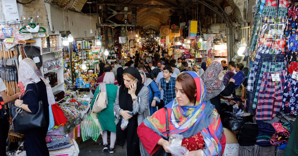 تراجع قيمة العملة الإيرانية بفعل العقوبات الأمريكية