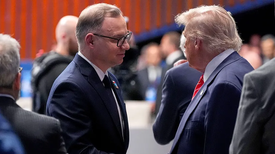 ترامب يناقش انسحاب الولايات المتحدة من الناتو